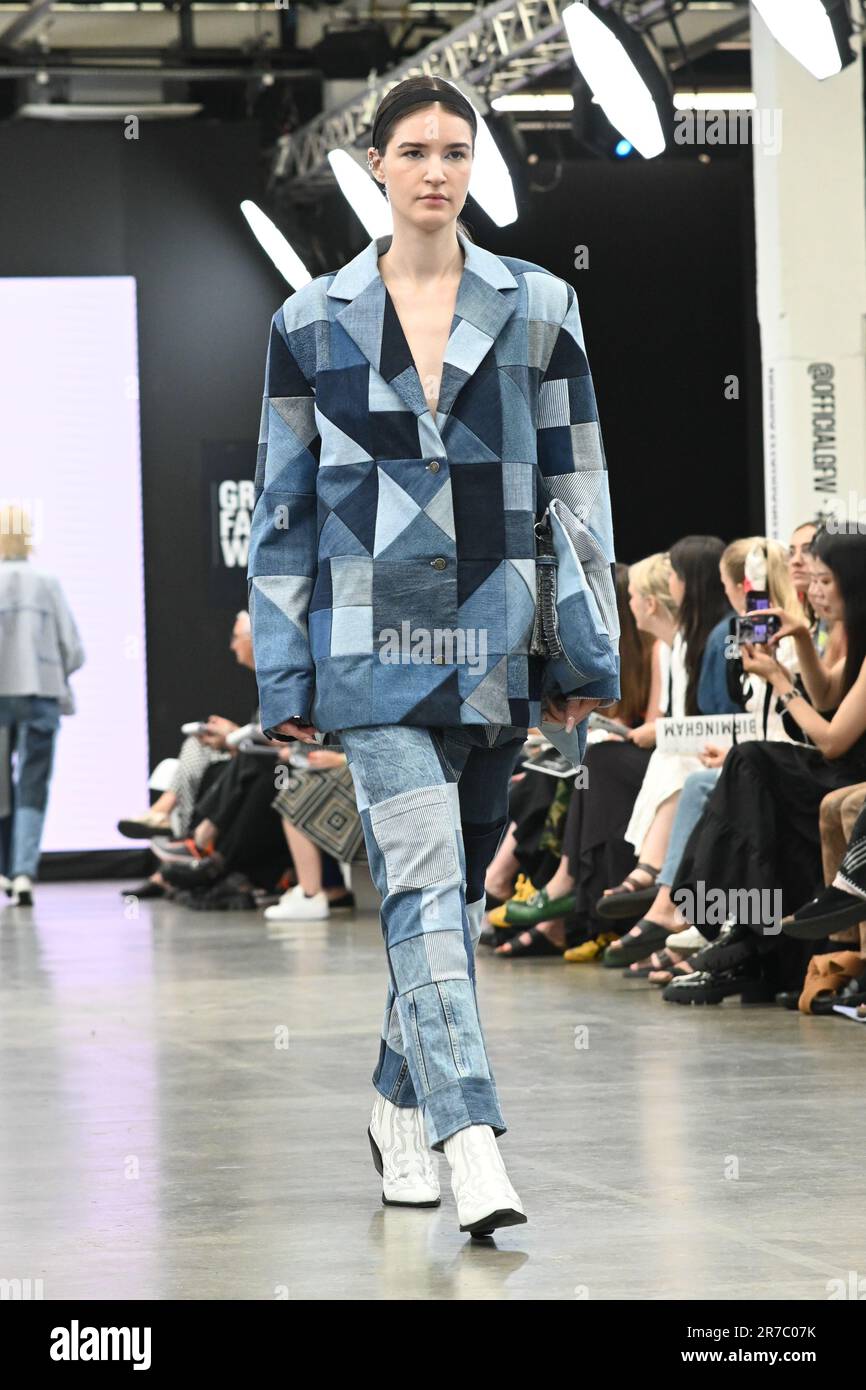 Londres, Royaume-Uni. 14 juin 2023. Des étudiants diplômés présentent leur conception de l'université de la ville de Brimingham et de l'école d'art de Glasgow lors de la Graduate Fashion week 2023 jour 3 à la brasserie Old Truman, Londres, Royaume-Uni. Crédit : voir Li/Picture Capital/Alamy Live News Banque D'Images