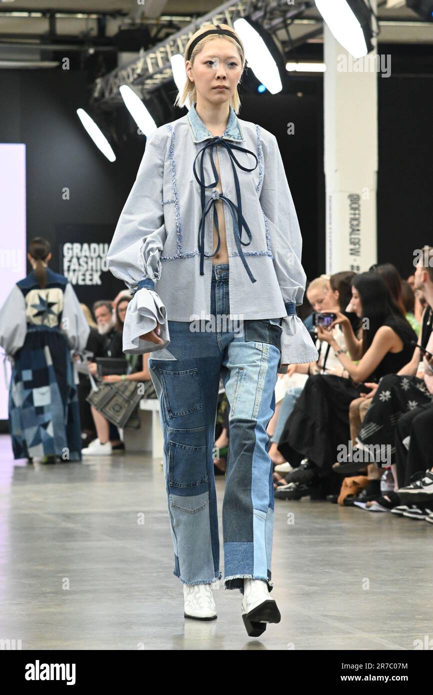Londres, Royaume-Uni. 14 juin 2023. Des étudiants diplômés présentent leur conception de l'université de la ville de Brimingham et de l'école d'art de Glasgow lors de la Graduate Fashion week 2023 jour 3 à la brasserie Old Truman, Londres, Royaume-Uni. Crédit : voir Li/Picture Capital/Alamy Live News Banque D'Images