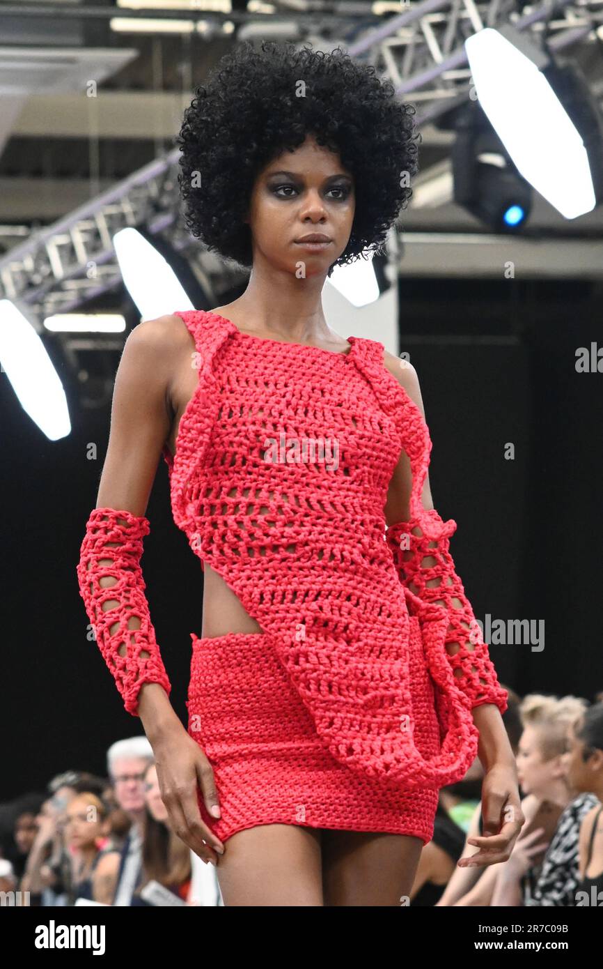 Londres, Royaume-Uni. 14 juin 2023. Des étudiants diplômés présentent leur conception de l'université de la ville de Brimingham et de l'école d'art de Glasgow lors de la Graduate Fashion week 2023 jour 3 à la brasserie Old Truman, Londres, Royaume-Uni. Crédit : voir Li/Picture Capital/Alamy Live News Banque D'Images