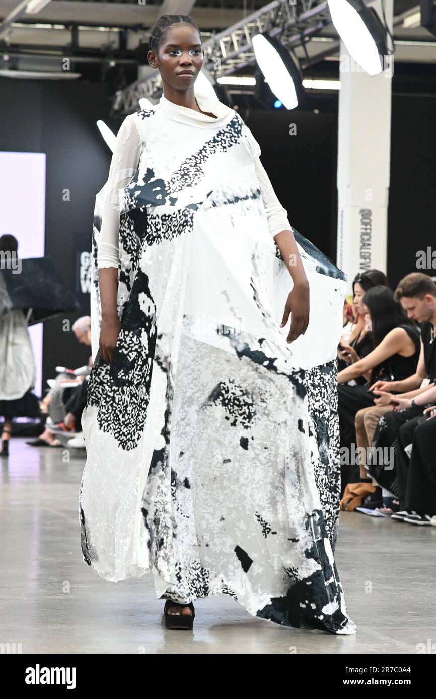 Londres, Royaume-Uni. 14 juin 2023. Des étudiants diplômés présentent leur conception de l'université de la ville de Brimingham et de l'école d'art de Glasgow lors de la Graduate Fashion week 2023 jour 3 à la brasserie Old Truman, Londres, Royaume-Uni. Crédit : voir Li/Picture Capital/Alamy Live News Banque D'Images