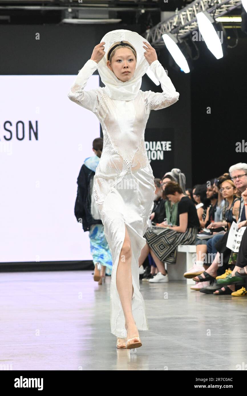 Londres, Royaume-Uni. 14 juin 2023. Des étudiants diplômés présentent leur conception de l'université de la ville de Brimingham et de l'école d'art de Glasgow lors de la Graduate Fashion week 2023 jour 3 à la brasserie Old Truman, Londres, Royaume-Uni. Crédit : voir Li/Picture Capital/Alamy Live News Banque D'Images