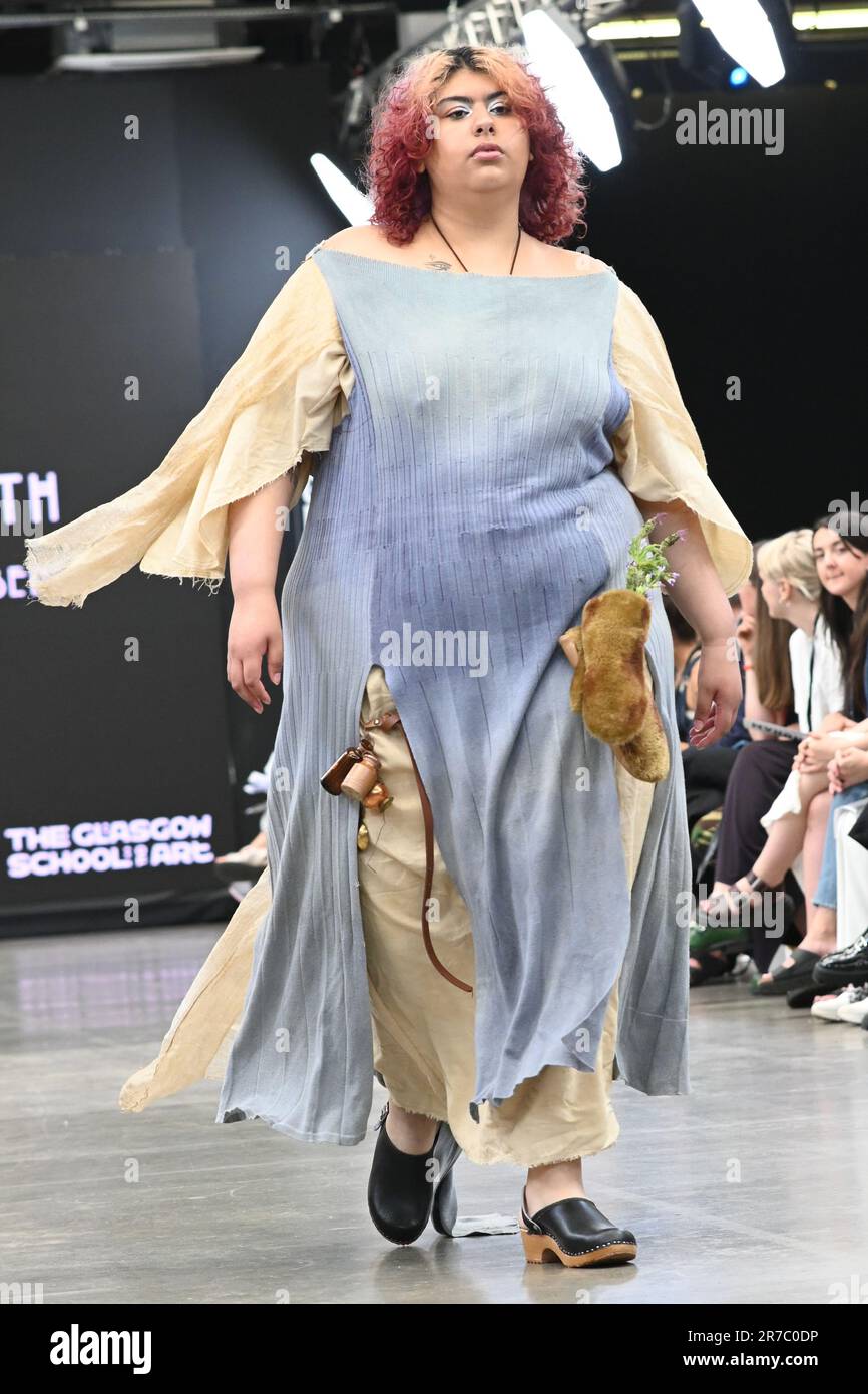 Londres, Royaume-Uni. 14 juin 2023. Des étudiants diplômés présentent leur conception de l'université de la ville de Brimingham et de l'école d'art de Glasgow lors de la Graduate Fashion week 2023 jour 3 à la brasserie Old Truman, Londres, Royaume-Uni. Crédit : voir Li/Picture Capital/Alamy Live News Banque D'Images