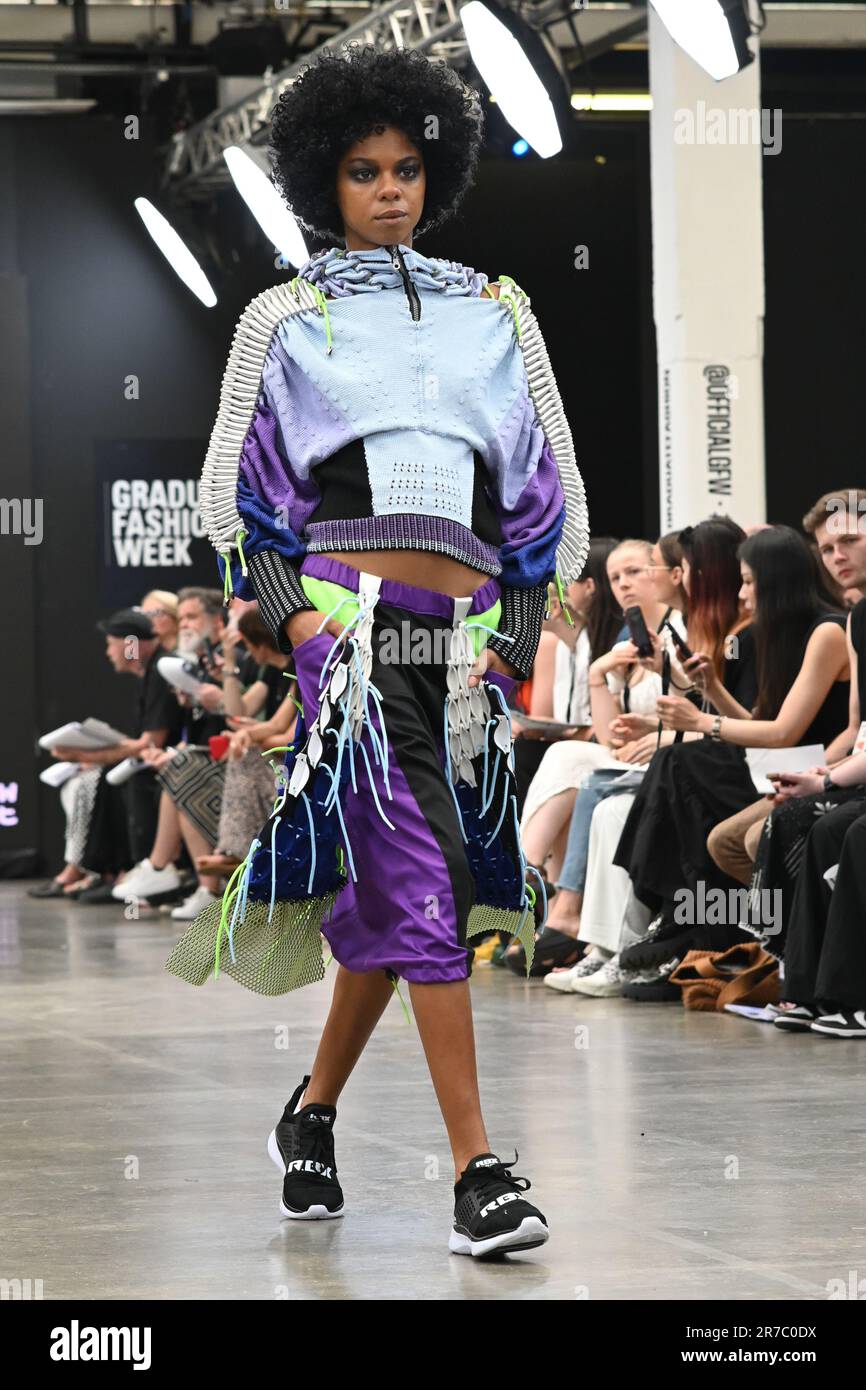 Londres, Royaume-Uni. 14 juin 2023. Des étudiants diplômés présentent leur conception de l'université de la ville de Brimingham et de l'école d'art de Glasgow lors de la Graduate Fashion week 2023 jour 3 à la brasserie Old Truman, Londres, Royaume-Uni. Crédit : voir Li/Picture Capital/Alamy Live News Banque D'Images