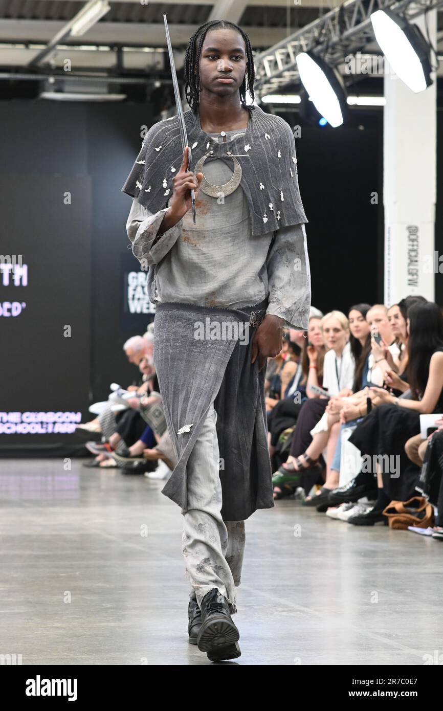 Londres, Royaume-Uni. 14 juin 2023. Des étudiants diplômés présentent leur conception de l'université de la ville de Brimingham et de l'école d'art de Glasgow lors de la Graduate Fashion week 2023 jour 3 à la brasserie Old Truman, Londres, Royaume-Uni. Crédit : voir Li/Picture Capital/Alamy Live News Banque D'Images