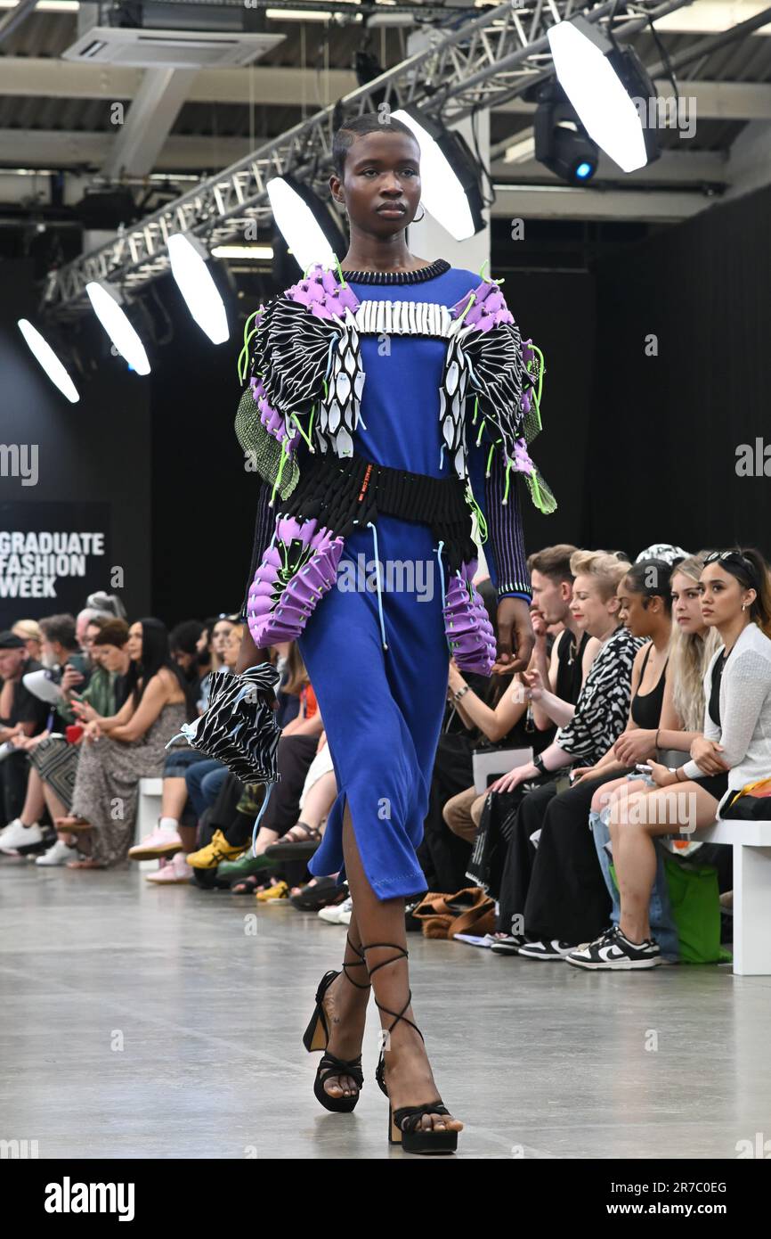 Londres, Royaume-Uni. 14 juin 2023. Des étudiants diplômés présentent leur conception de l'université de la ville de Brimingham et de l'école d'art de Glasgow lors de la Graduate Fashion week 2023 jour 3 à la brasserie Old Truman, Londres, Royaume-Uni. Crédit : voir Li/Picture Capital/Alamy Live News Banque D'Images