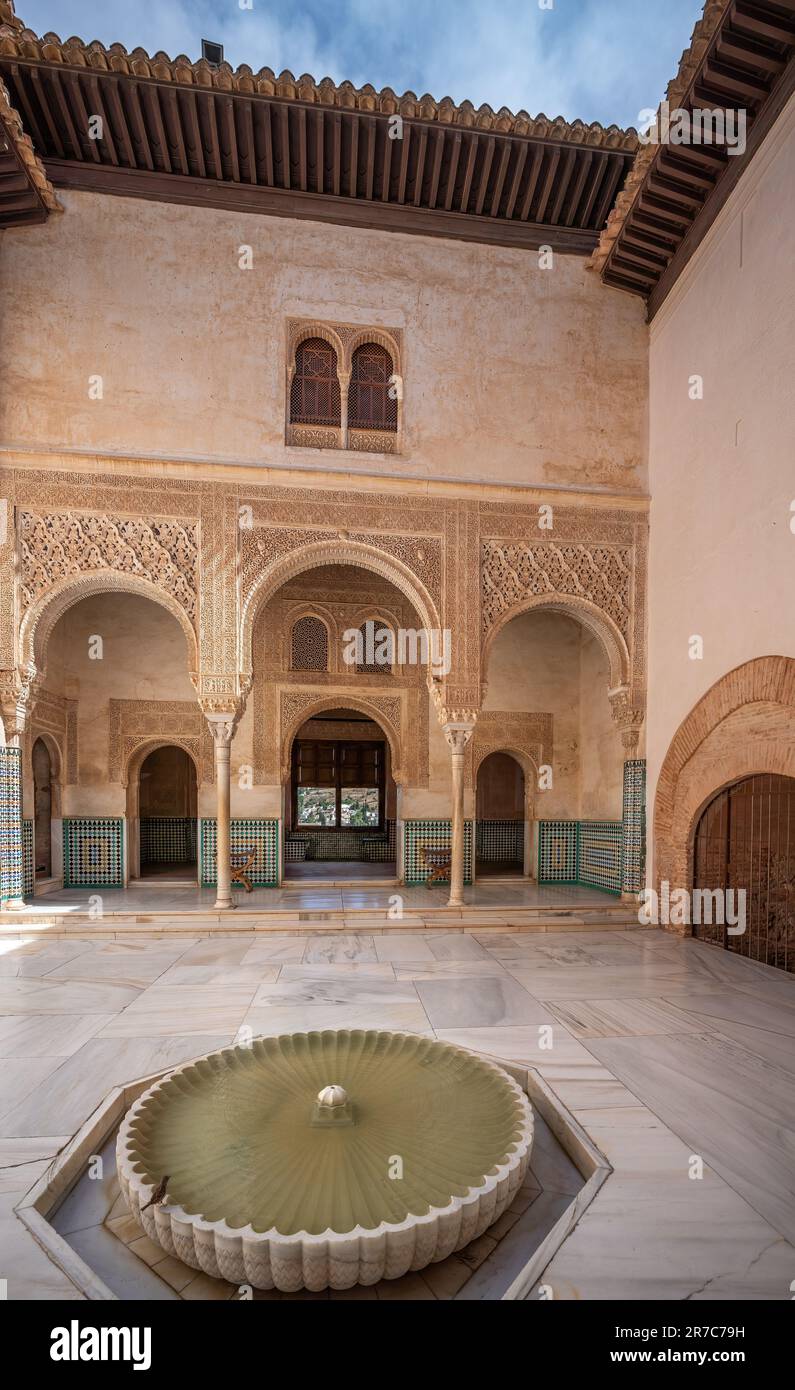 Chambre dorée Cour (patio del Cuarto Dorado) aux palais Nasrid de l'Alhambra - Grenade, Andalousie, Espagne Banque D'Images