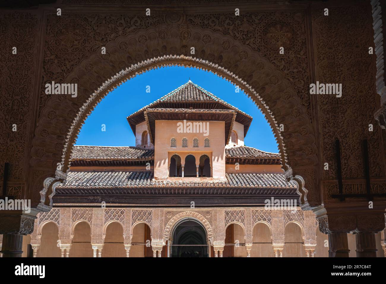 Détail de la Cour des Lions (patio de los Leones) aux palais Nasrides de l'Alhambra - Grenade, Andalousie, Espagne Banque D'Images