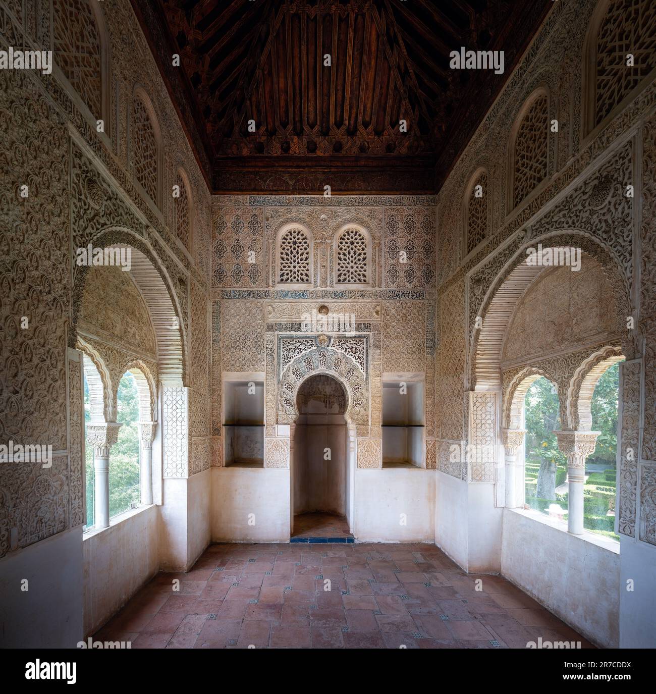Intérieur de l'Oratoire (salle de prière) avec Mihrab niche dans la région El Partal de l'Alhambra - Grenade, Andalousie, Espagne Banque D'Images