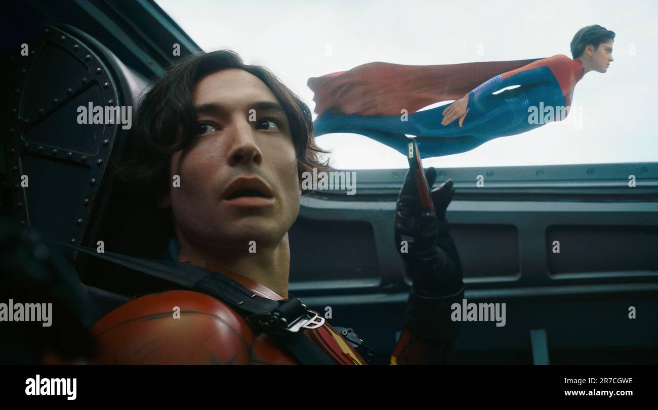 DATE DE SORTIE: 16 juin 2023. TITRE : le Flash. STUDIO: Warner Bros. DIRECTEUR: Andy Muschietti. PLOT: Barry Allen utilise sa vitesse super pour changer le passé, mais sa tentative de sauver sa famille crée un monde sans super héros, le forçant à courir pour sa vie afin de sauver l'avenir. AVEC: EZRA MILLER comme Barry Allen/The Flash, SASHA CALLE comme Kara Zor-El aka Supergirl. (Credit image: © Warner Bros/Entertainment Pictures/ZUMAPRESS.com) USAGE ÉDITORIAL SEULEMENT! Non destiné À un usage commercial ! Banque D'Images