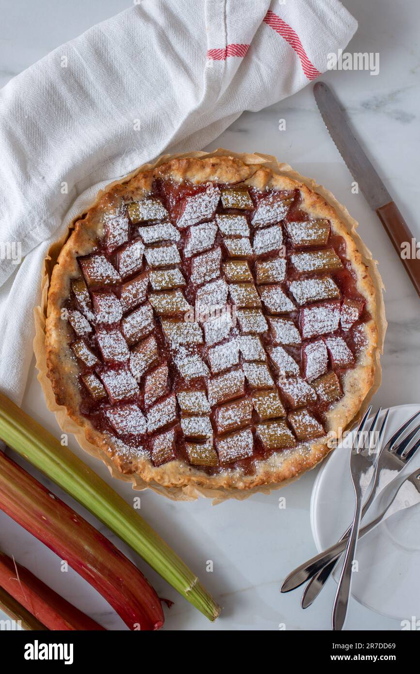 Tarte traditionnelle maison à la rhubarbe française Banque D'Images