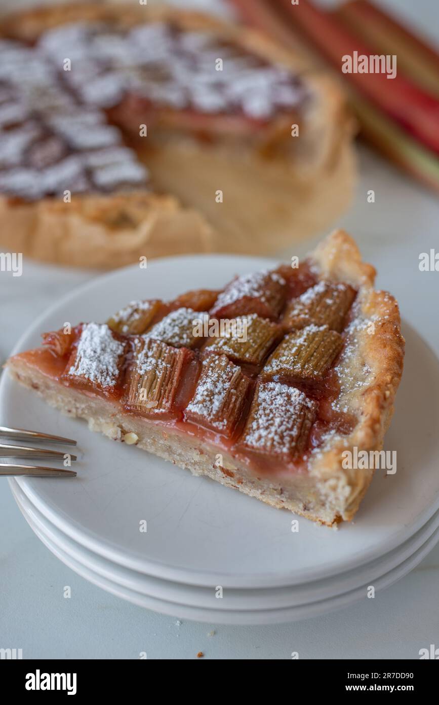 Tarte traditionnelle maison à la rhubarbe française Banque D'Images