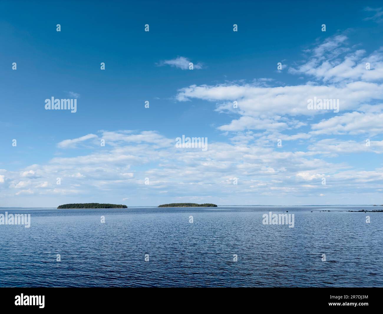 Paysage avec vue sur le lac au nord de la Suède Banque D'Images