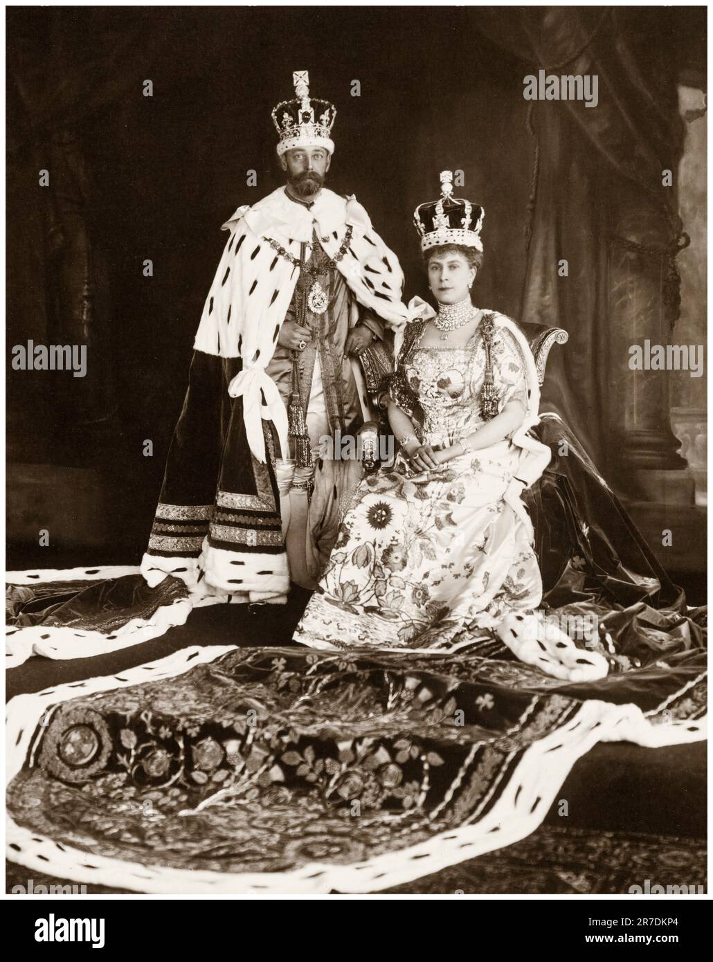Portrait de couronnement du roi George V et de la reine Mary du Royaume-Uni, couronné le 22nd juin 1911, photographie de portrait de William Downey, 1911 Banque D'Images