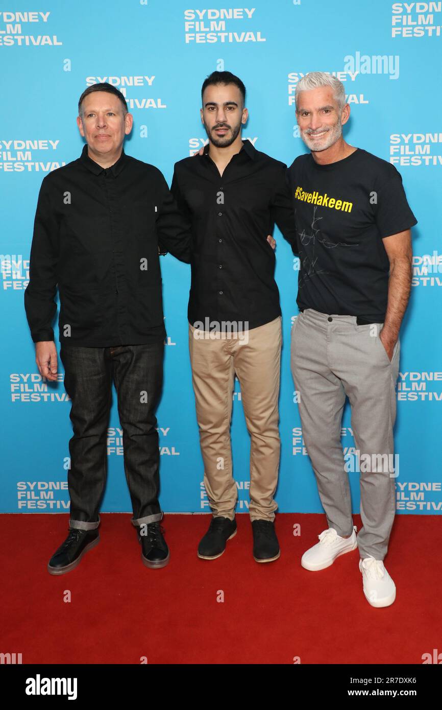 Sydney, Australie. 15th juin 2023. 70th Sydney film Festival: Première australienne, le tapis rouge Defenders à Event Cinemas George Street. En photo, de gauche à droite : Matthew Bate (réalisateur), Hakeem al-Araibi (casting) et Craig Foster (casting). Credit: Richard Milnes/Alamy Live News Banque D'Images