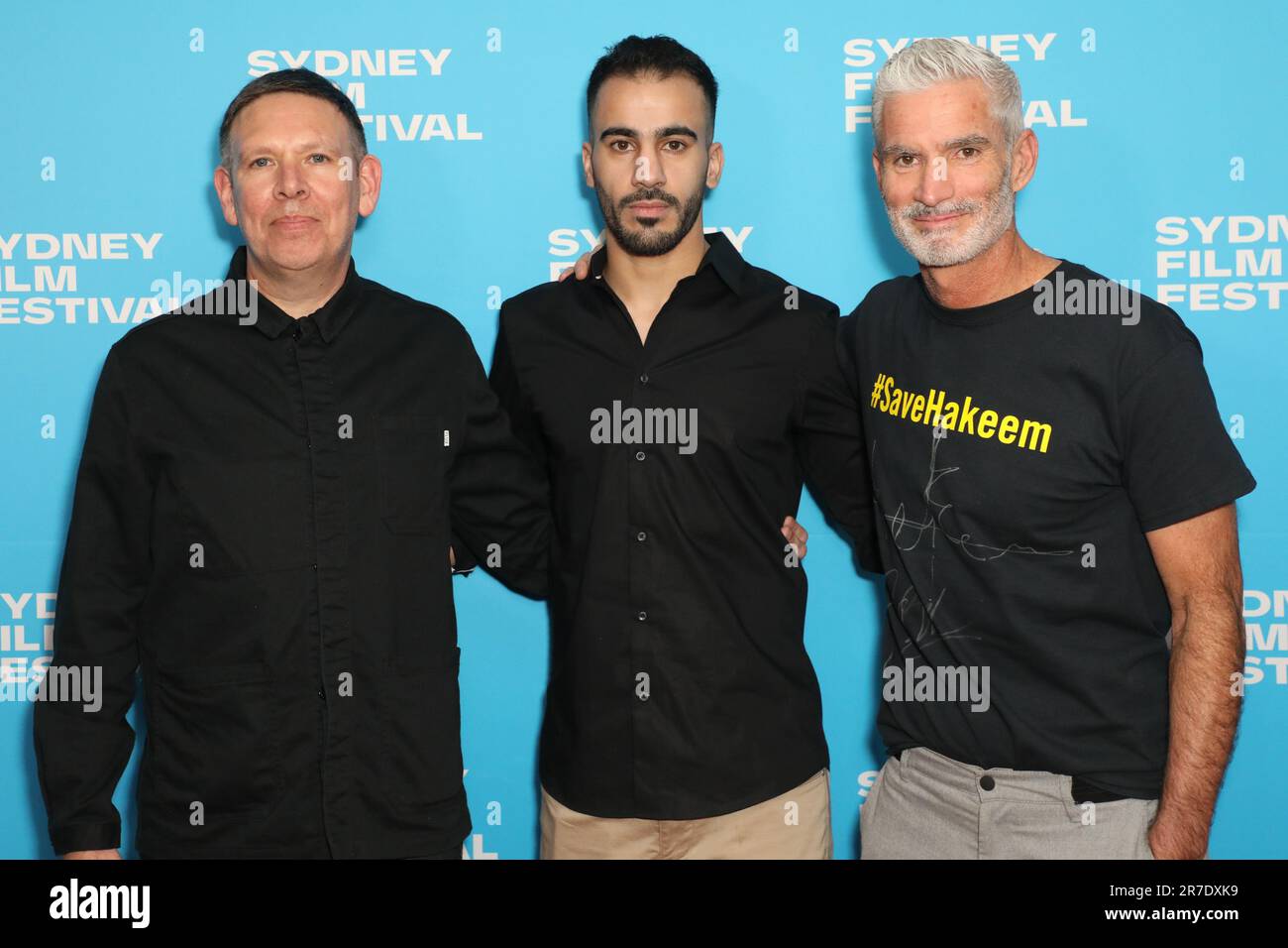 Sydney, Australie. 15th juin 2023. 70th Sydney film Festival: Première australienne, le tapis rouge Defenders à Event Cinemas George Street. En photo, de gauche à droite : Matthew Bate (réalisateur), Hakeem al-Araibi (casting) et Craig Foster (casting). Credit: Richard Milnes/Alamy Live News Banque D'Images