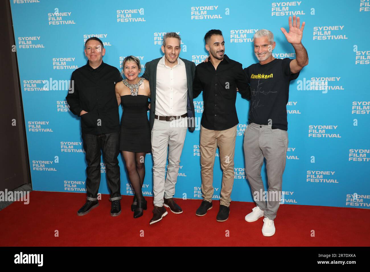 Sydney, Australie. 15th juin 2023. 70th Sydney film Festival: Première australienne, le tapis rouge Defenders à Event Cinemas George Street. En photo, de gauche à droite : Matthew Bate (réalisateur), Alice Burgin (producteur), Gal Greenspan (producteur), Hakeem al-Araibi (casting) et Craig Foster (casting). Credit: Richard Milnes/Alamy Live News Banque D'Images