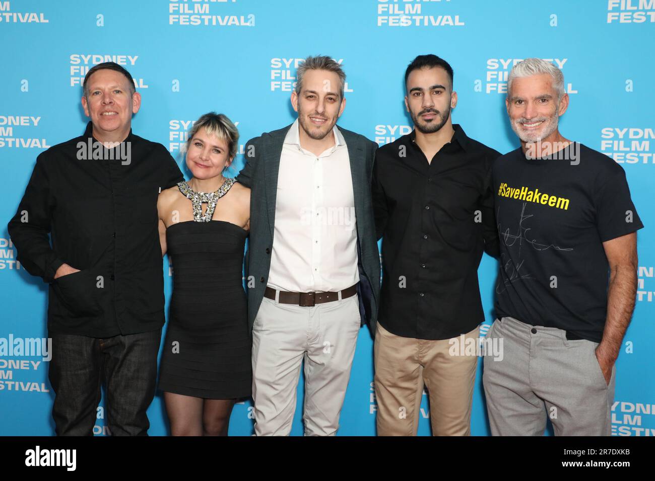 Sydney, Australie. 15th juin 2023. 70th Sydney film Festival: Première australienne, le tapis rouge Defenders à Event Cinemas George Street. En photo, de gauche à droite : Matthew Bate (réalisateur), Alice Burgin (producteur), Gal Greenspan (producteur), Hakeem al-Araibi (casting) et Craig Foster (casting). Credit: Richard Milnes/Alamy Live News Banque D'Images