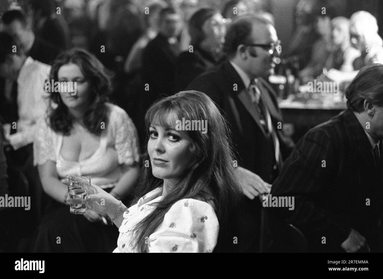 Samedi soir et tous habillés chez Byker & équipés Peters Working Men's social Club. Newcastle upon Tyne, Tyne and Wear, nord de l'Angleterre des années 1973 1970 Royaume-Uni HOMER SYKES Banque D'Images