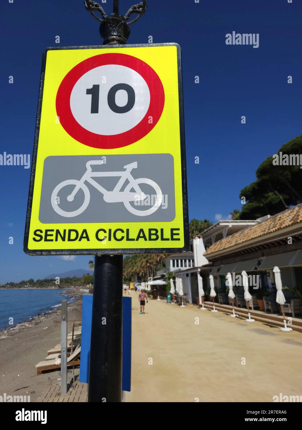 Panneau de la piste cyclable à Marbella, Espagne. Banque D'Images