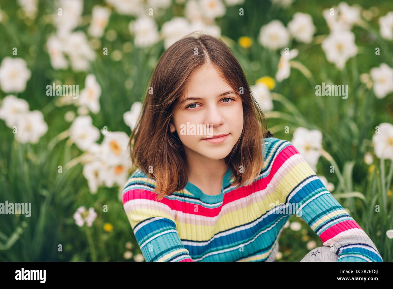 Portrait extérieur de la jeune fille de 12 ans Banque D'Images