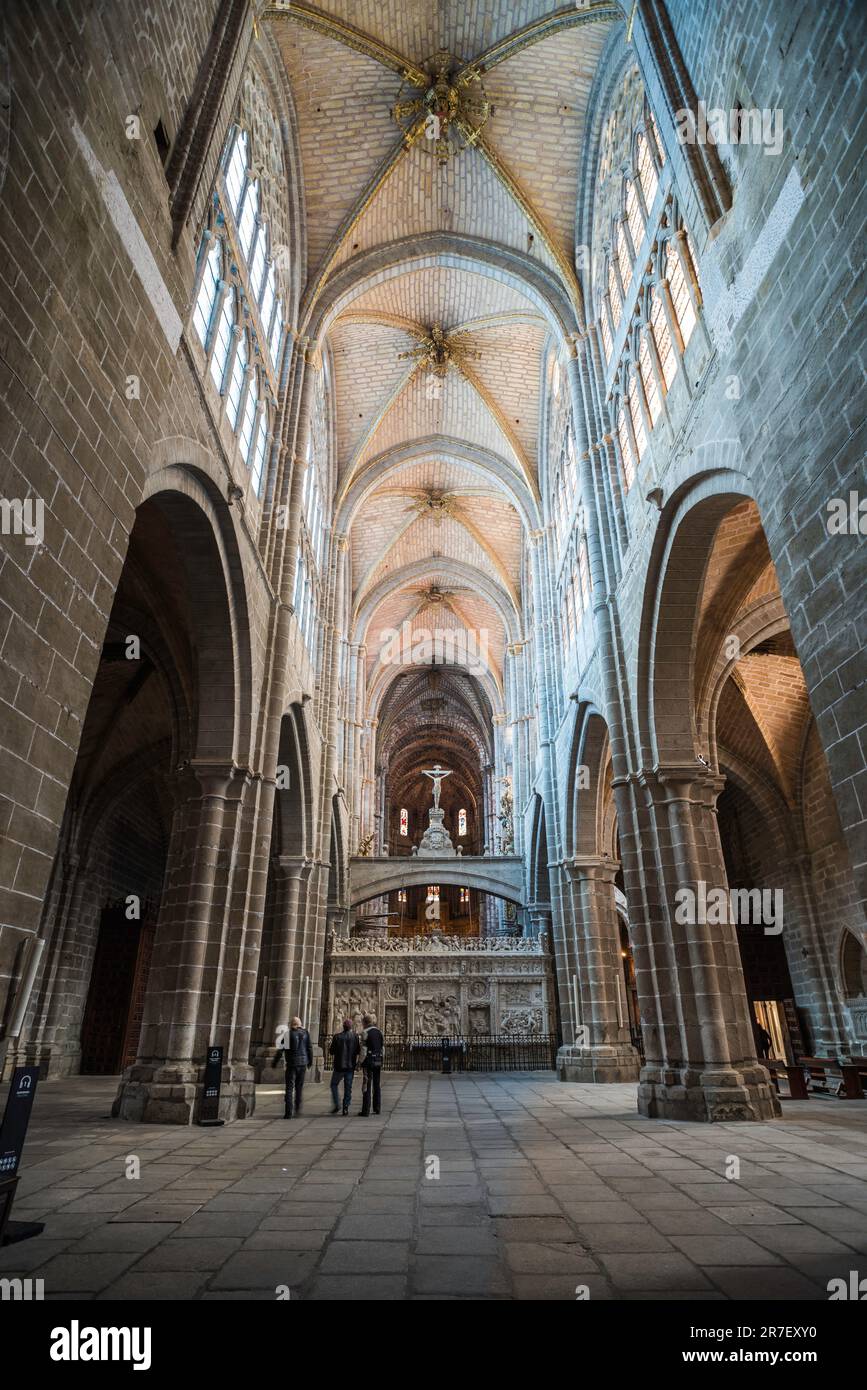 Cathédrale d'Avila, vue sur la nef gothique flamboyante à l'intérieur du monument Catedral de Avila, centre de l'Espagne. Banque D'Images