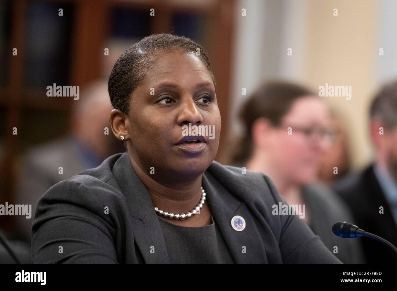 Washington, États-Unis d'Amérique. 14th juin 2023. Erica Scavella, MD, FACP, FACHE, sous-secrétaire adjointe à la santé pour les services cliniques, Administration de la santé des anciens combattants, ministère des Affaires des anciens combattants, comparaît devant une audience du Comité sénatorial des affaires des anciens combattants pour examiner l'amélioration des soins aux anciens combattants en Amérique rurale et au-delà, Dans l'édifice Russell du Sénat à Washington, DC, mercredi, 14 juin 2023. Crédit: Rod Lamkey/CNP/Sipa USA crédit: SIPA USA/Alay Live News Banque D'Images