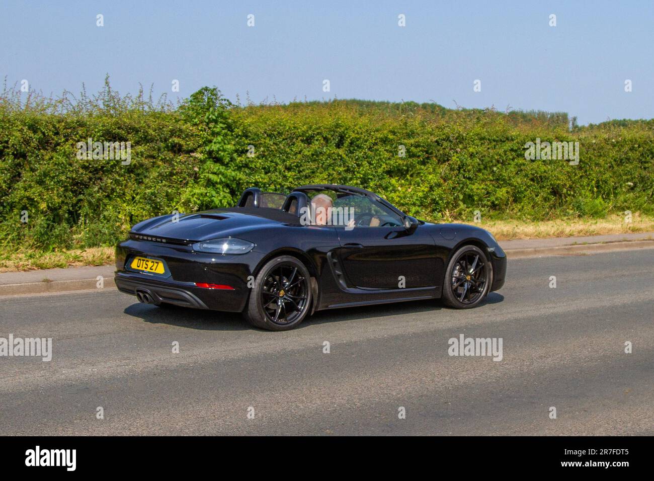 2017 Black Porsche 718 Boxster S-A T 300 PDK Auto Start/Stop Black car Roadster essence 1988 cc Banque D'Images