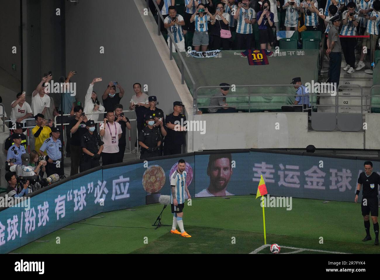 Soccer superstar Lionel Messi prepares to take a corner kick during a friendly soccer match against Australia at the Worker's Stadium in Beijing, Thursday, June 15, 2023. Chinese characters at right reads "Lucky Golden Ball". (AP Photo/Ng Han Guan) Banque D'Images