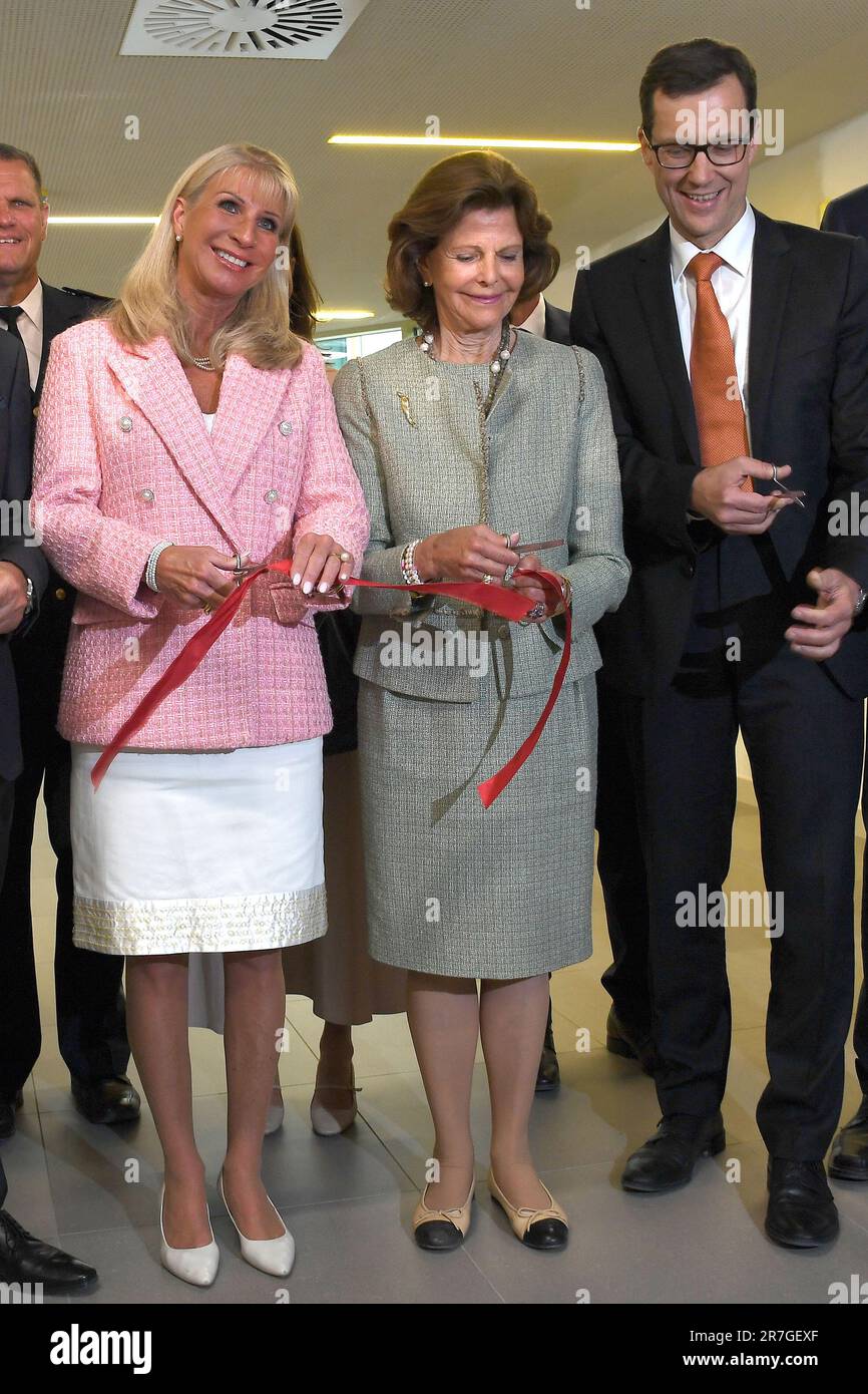 La reine Silvia de Suède lors de sa visite pour l'ouverture du Centre de la Maison de l'enfance sur 15 juin 2023 à Munich, en Allemagne. Banque D'Images