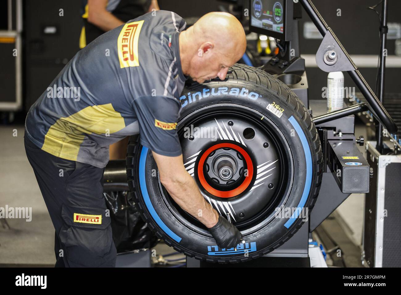 15 juin 2023, Canada : pneus Pirelli, pneu, pneu, technicien pendant le  Grand Prix Pirelli de Formule 1 du Canada. , . Championnat du monde de  Formule un de 16 juin à