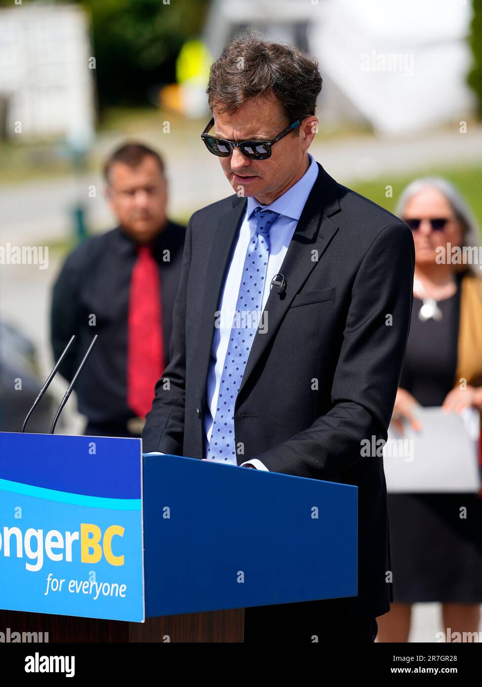 Première de la Colombie-Britannique David Eby et d'autres à North Vancouver à Səlilwətaɬ (nation Tsleil-Waututh) pour une annonce sur l'avenir de l'énergie propre en Colombie-Britannique Chris O'Riley, président et chef de la direction, BC Hydro photo : WES Shaw/ ShotBug Press Banque D'Images