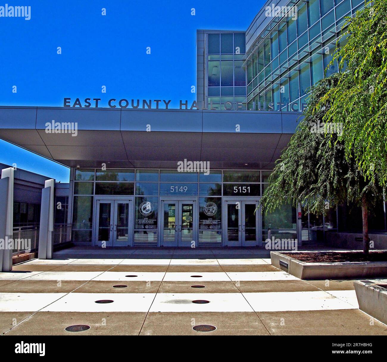 entrée à l'East County Hall of Justice Cour supérieure de Californie, comté d'Alameda, Dublin, Californie Banque D'Images