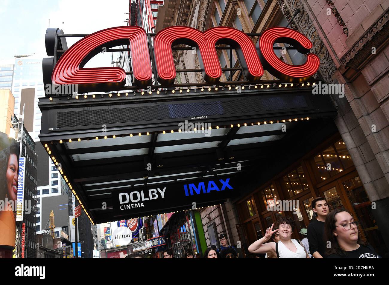 New York, États-Unis. 15th juin 2023. Vue sur le cinéma AMC de Times Square, New York, NY, 15 juin 2023. AMC Theaters a annoncé le retour du programme « Summer Movie Camp » pour la première fois depuis 2019, permettant aux cinéphiles d'acheter $3 billets le mercredi et $5 billets le samedi pour 14 films familiaux spécifiques de juin à août ; plus de 400 sites AMC devraient y participer. (Photo par Anthony Behar/Sipa USA) crédit: SIPA USA/Alay Live News Banque D'Images