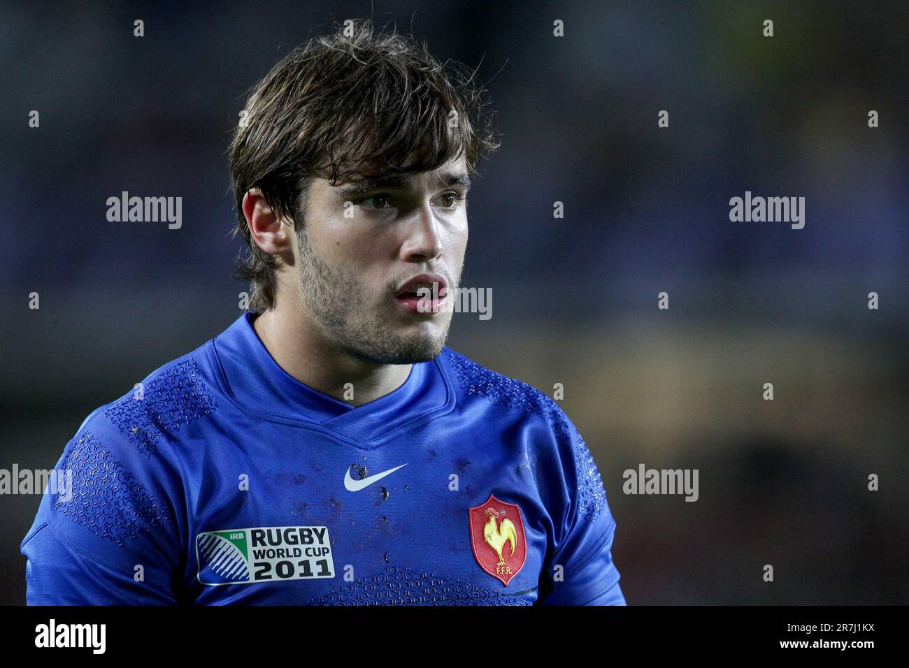 Le Français Alexis Palisson en action contre le pays de Galles lors du premier match de demi-finale de la coupe du monde de rugby 2011, Eden Park, Auckland, Nouvelle-Zélande, samedi, 15 octobre 2011. Banque D'Images