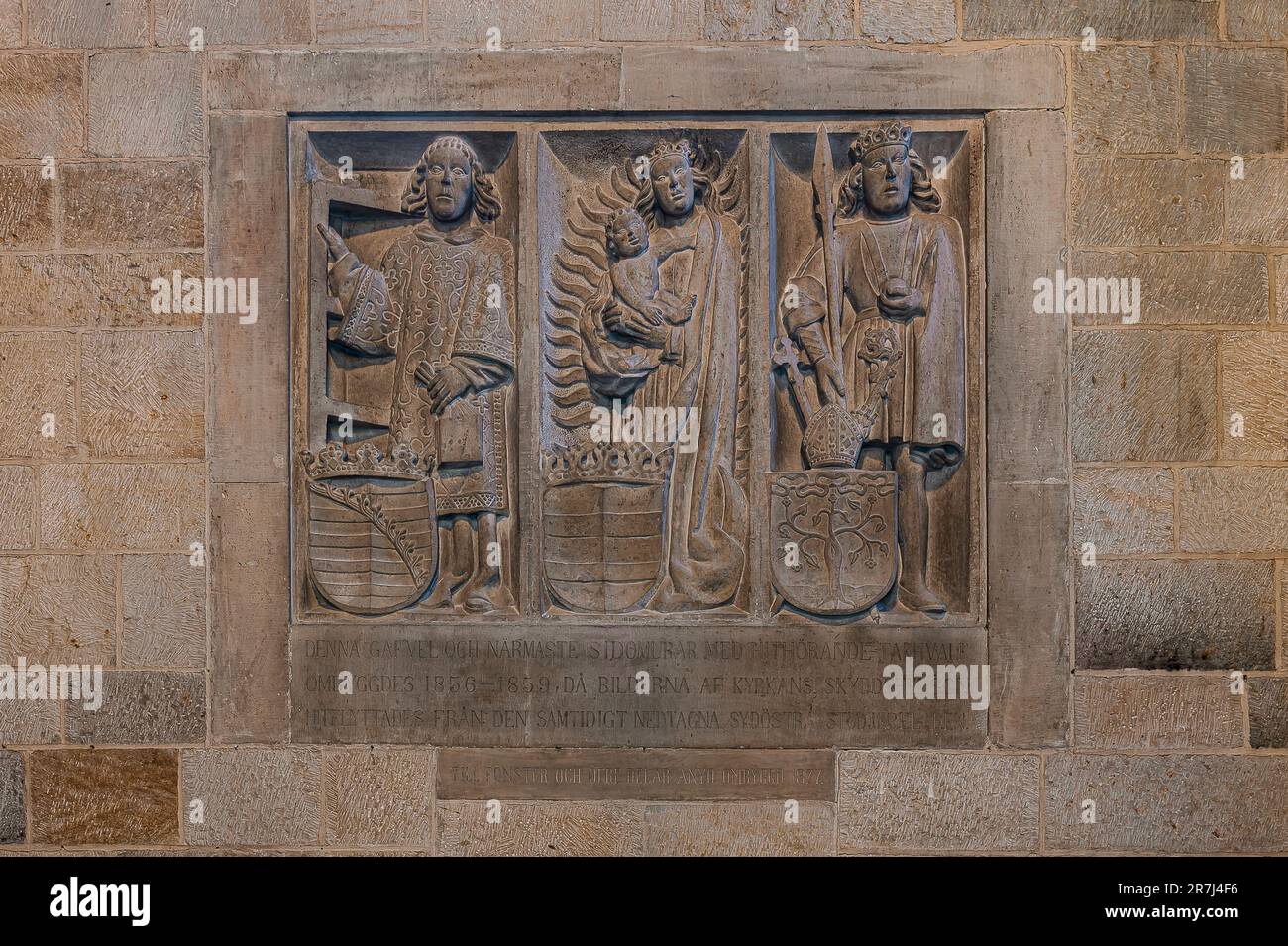 Reliefs des trois saints patrons de la cathédrale de Lund, Saint Lawrence, Vierge Marie, St. Canute, Lund.Suède, 22 mai 2023 Banque D'Images