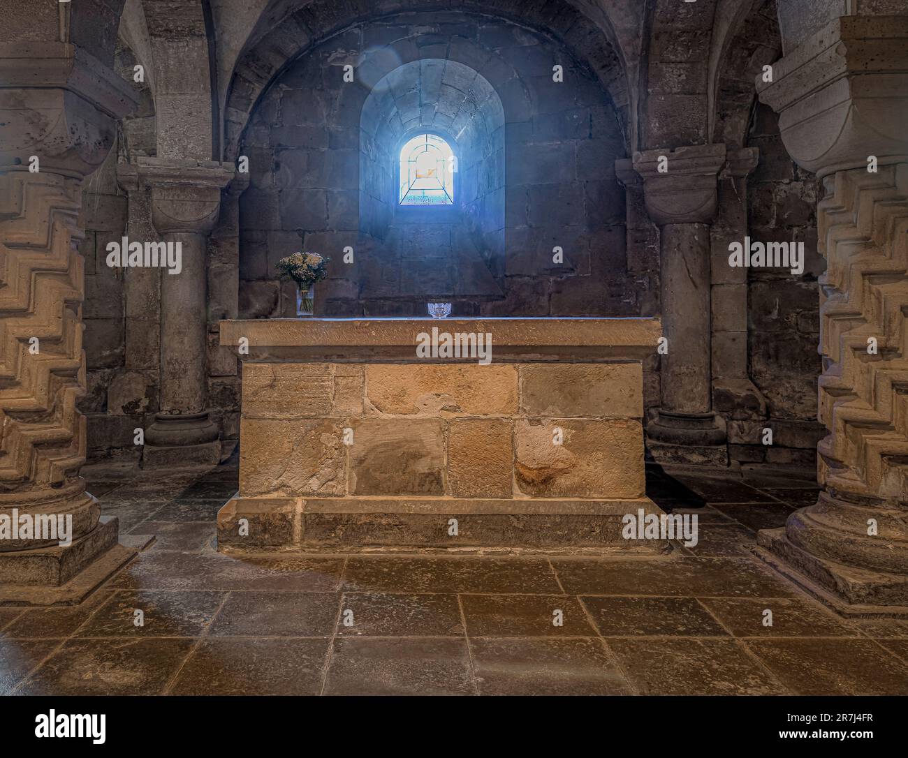 Autel dans la crypte de Lund Cathédrale inaguré 30th de juin 1123, Lund, Suède, 22 mai 2023 Banque D'Images