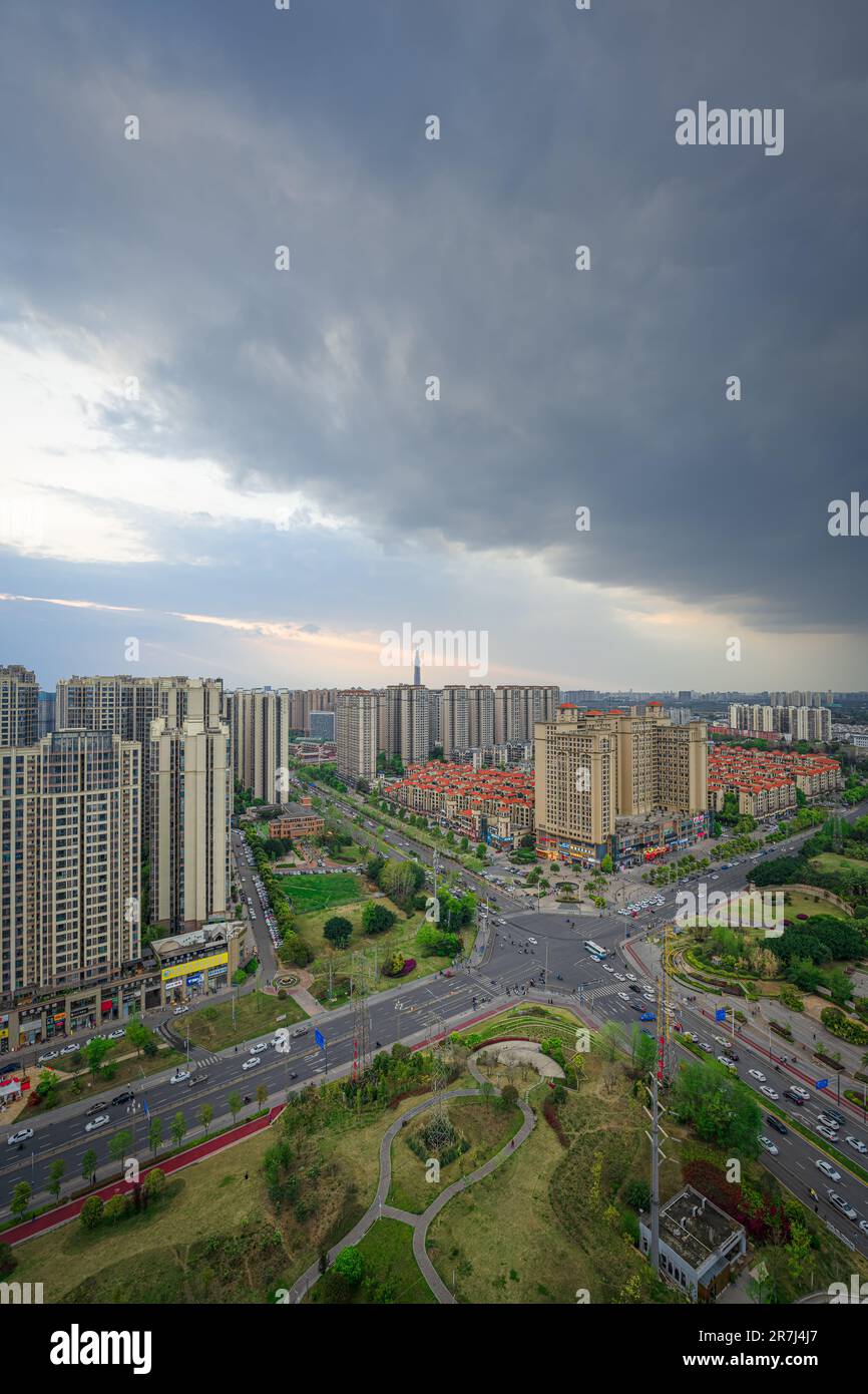 Coucher de soleil sur les bâtiments résidentiels de Chengdu. Banque D'Images