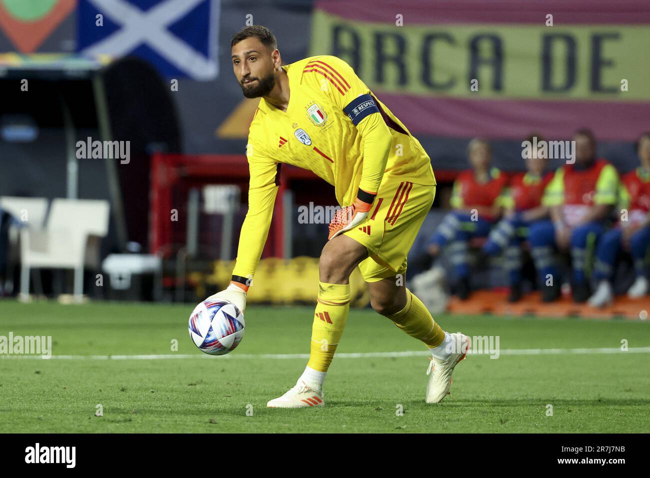 Le gardien de but de l'Italie Gianluigi Donnarumma pendant le match de football semi-final de la Ligue des Nations de l'UEFA entre l'Espagne et l'Italie sur 15 juin 2023 à de Grolsch Veste, stade du FC Twente à Enschede, pays-Bas Banque D'Images