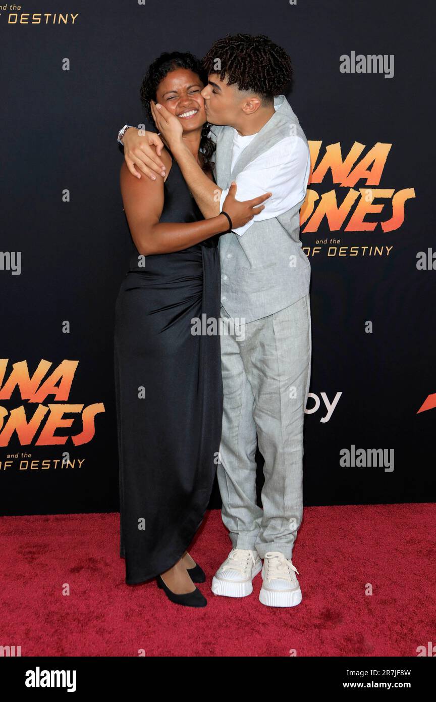 Ethann Isidore mit Mutter BEI der Premiere des Kinofilm 'Indiana Jones