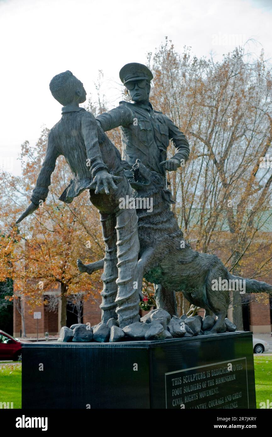 Sculpture hommage au soldat du pied par l'artiste Ronald S. McDowell dans Kelly Ingram Park, un site public important d'un point de vue historique, Birmingham, AL. Banque D'Images