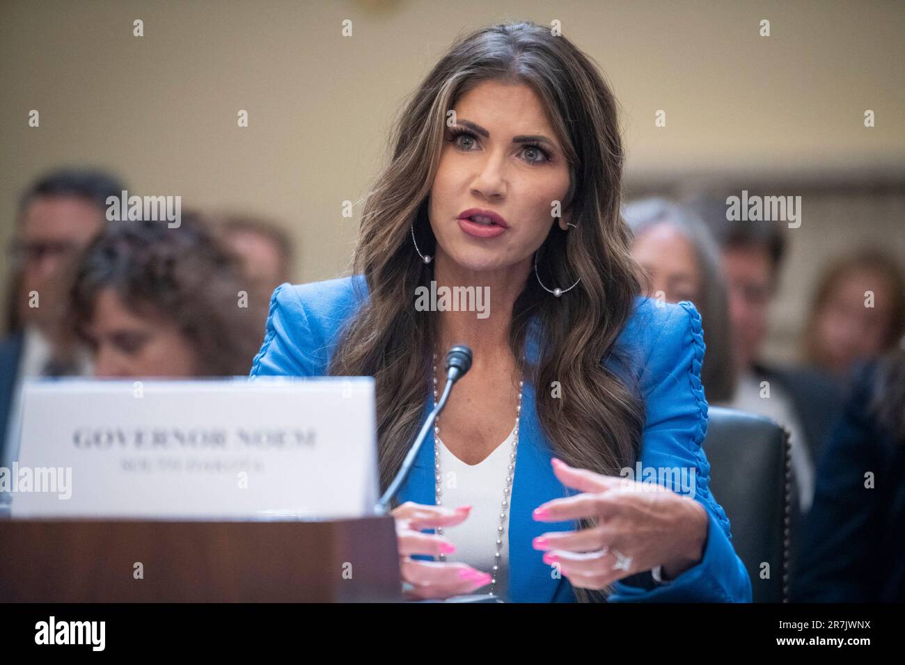 Washington, États-Unis. 15th juin 2023. Kristi Noem, gouverneur du Dakota du Sud, comparaît devant une audience du Comité des ressources naturelles de la Chambre des communes le 3397 septembre pour exiger du directeur du Bureau de la gestion des terres le retrait d'une règle du Bureau de la gestion des terres concernant la conservation et la santé des paysages, Dans le bâtiment de la Maison de Longworth à Washington, DC, jeudi, 15 juin 2023. Photo de Rod Lamkey/CNP/ABACAPRESS.COM crédit: Abaca Press/Alay Live News Banque D'Images