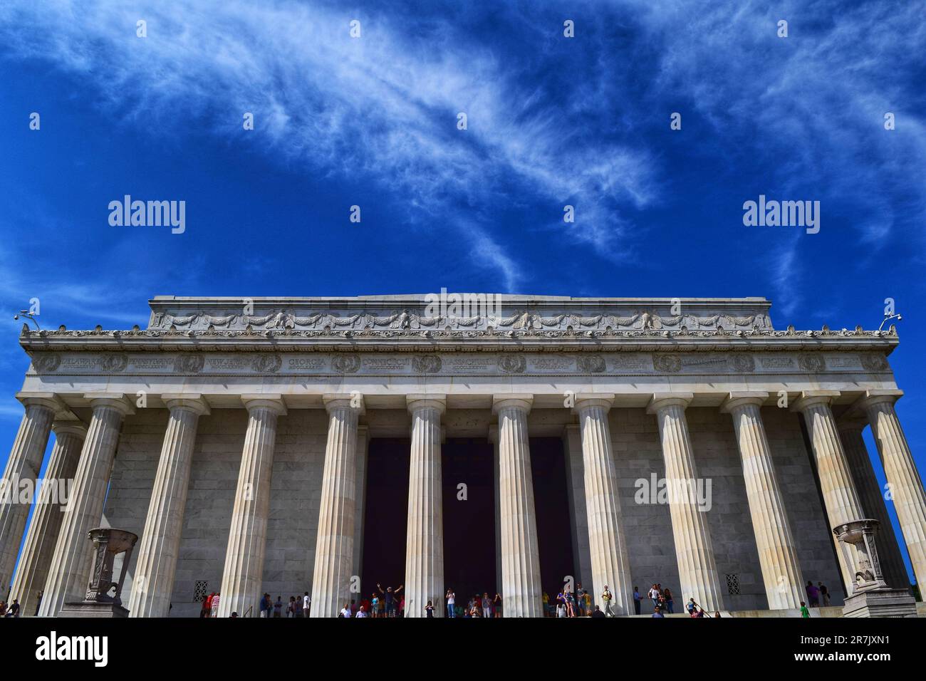 L'allure ensoleillée de Washington DC : émerveillez-vous devant des monuments majestueux debout, baignés de soleil doré, capturant l'essence et la riche histoire de l'Amérique Banque D'Images