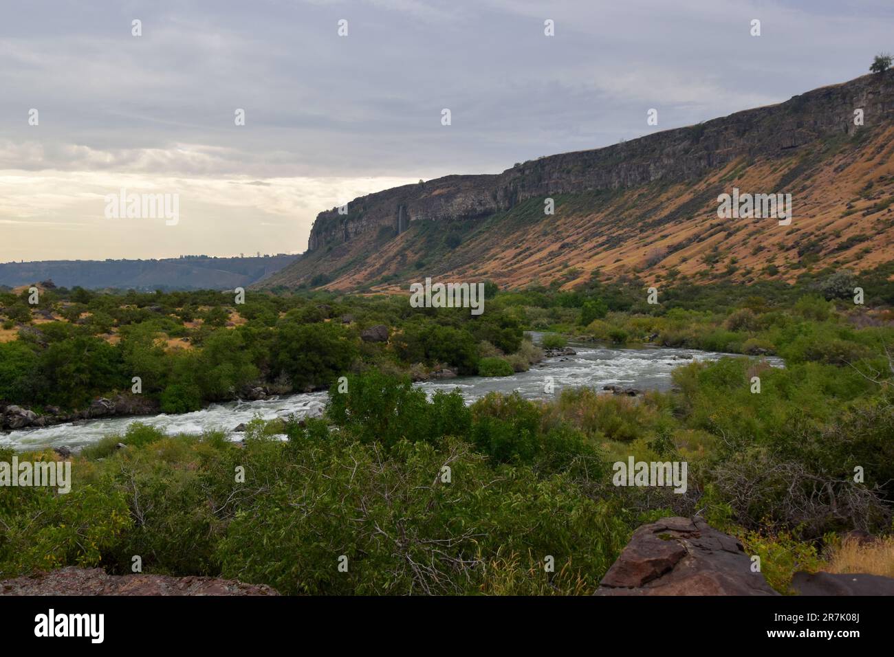 Une vue à couper le souffle sur la superbe région de Twin Falls dans l'Idaho depuis le majestueux Snake River Canyon. Banque D'Images