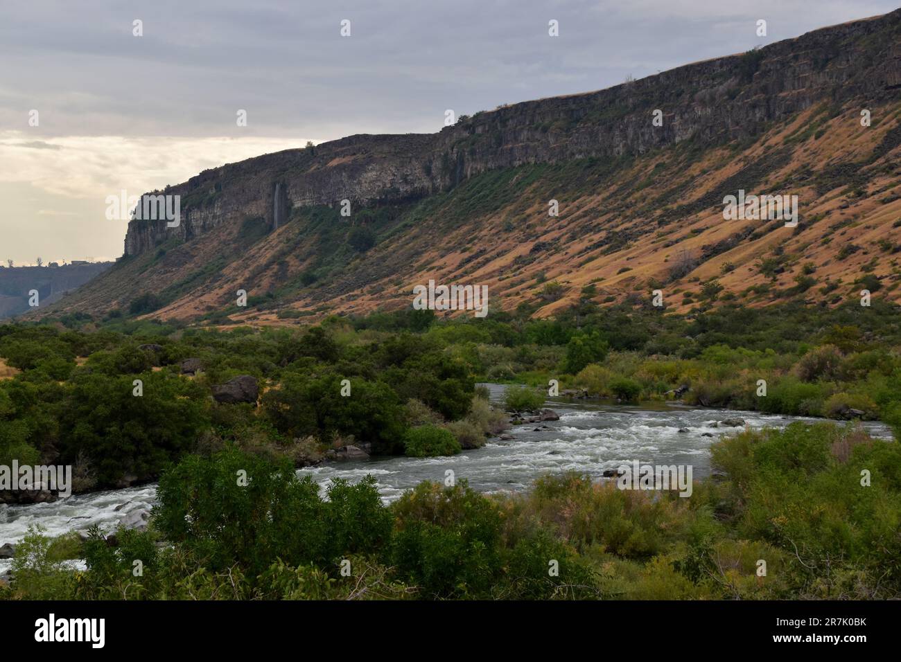 Une vue à couper le souffle sur la superbe région de Twin Falls dans l'Idaho depuis le majestueux Snake River Canyon. Banque D'Images