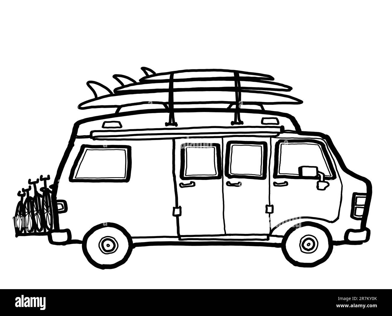 Un véhicule de camping-car avec surf et vélos Voyage camping en plein air sur la route des vacances liberté style de vie. Banque D'Images