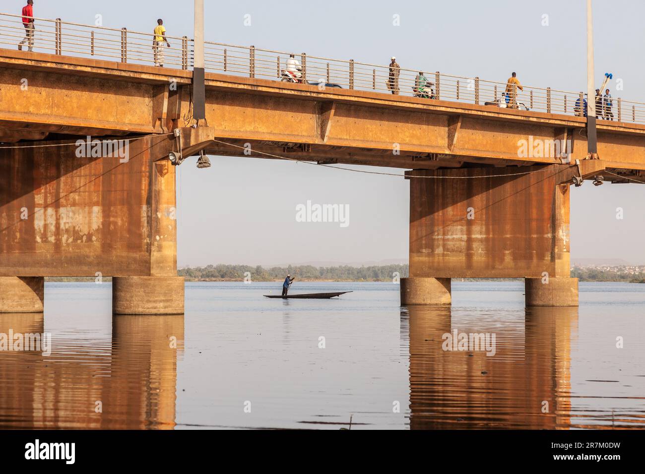 Le Pont des Martyrs, enjambant le fleuve Niger, à Bamako. Banque D'Images