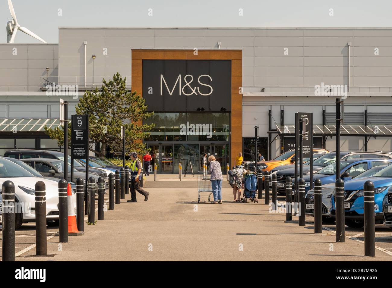 S magasin Banque de photographies et d’images à haute résolution - Alamy