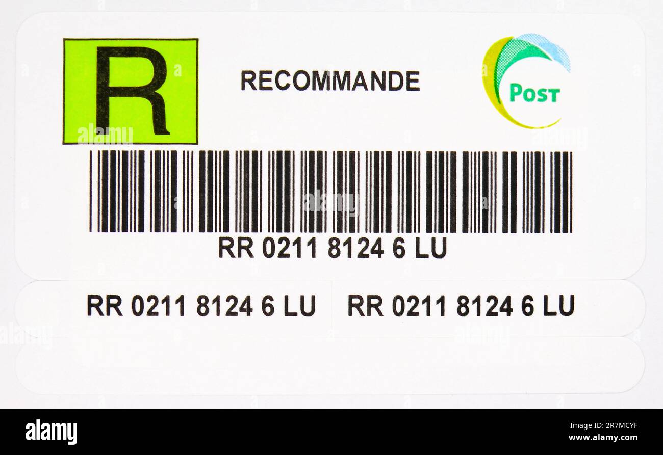 MOSCOU, RUSSIE - JUIN 8 2023: Timbre-poste imprimé au Luxembourg montre redirected post lable, Emblem, barre de code postal Banque D'Images