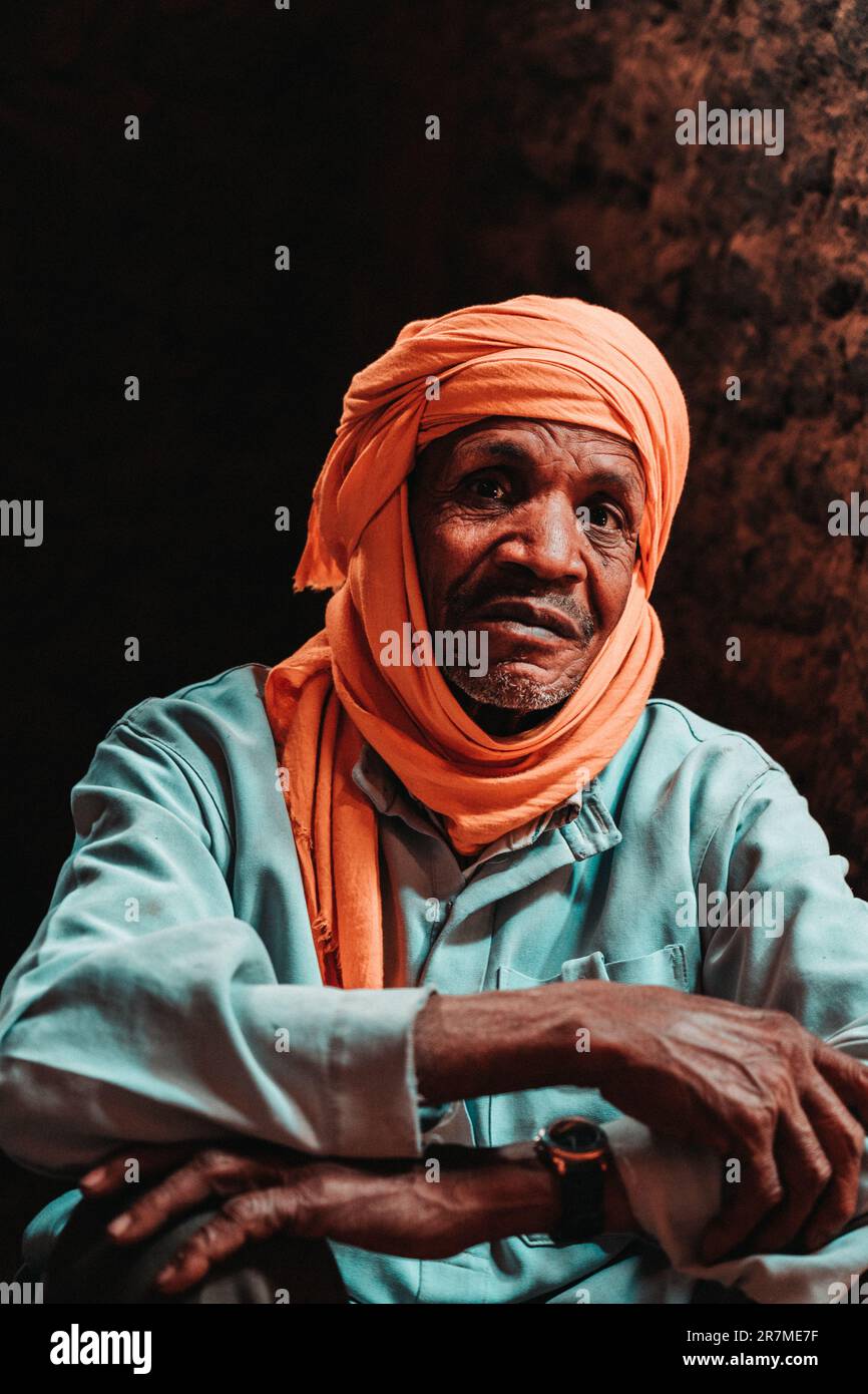 La maison en argile de Nomad Un refuge de tradition au Maroc où une âme nomade trouve un abri et des racines culturelles dans l'étreinte d'une modeste maison en argile Banque D'Images La maison en argile de Nomad Un refuge de tradition au Maroc où une âme nomade trouve un abri et des racines culturelles dans l'étreinte d'une modeste maison en argile Banque D'Images