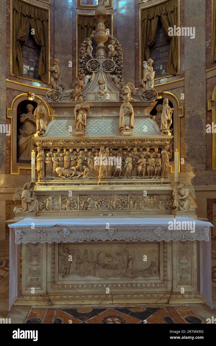 Arche de Saint Dominique, Nicola Pisano, Niccolo dell’Arca, et Michel-Ange, Basilique de San Domenico, Bologne, Émilie-Romagne, Italie Banque D'Images